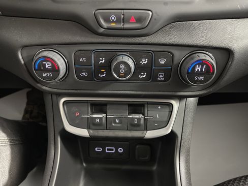 Used 2023 GMC Terrain SLE w/ Driver Convenience Package image 24