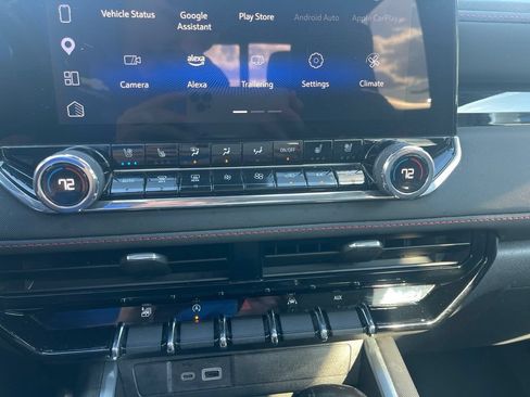 Used 2024 Chevrolet Colorado Z71 w/ Z71 Convenience Package 2 AWD/4WD image 14