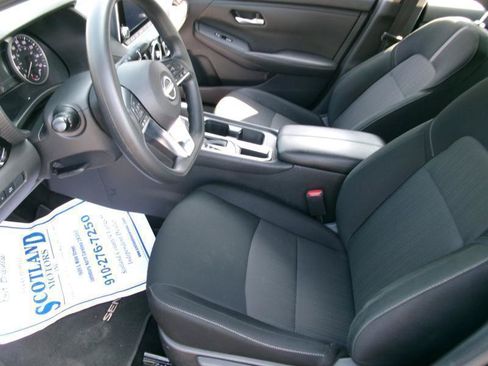 Used 2025 Nissan Sentra SV FWD image 13