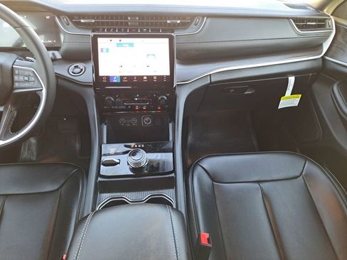 New 2025 Jeep Grand Cherokee Limited image 3