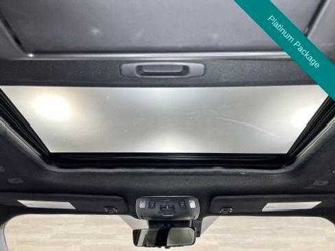 Used 2025 Toyota Sienna Platinum AWD/4WD image 4