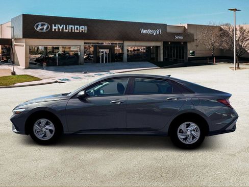 New 2026 Hyundai Elantra SE image 3