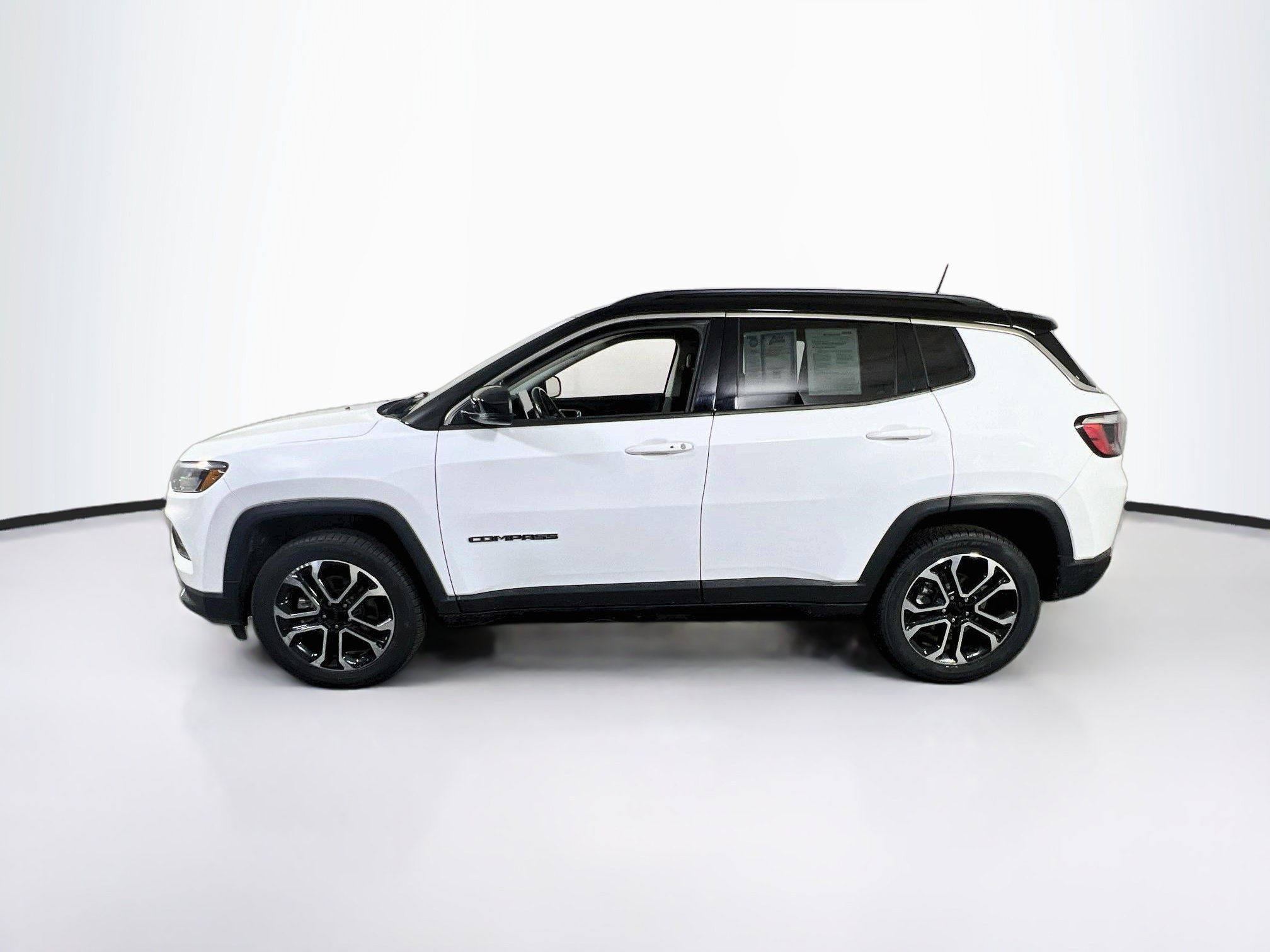 Used 2022 Jeep Compass Limited w/ Sun and Sound Group AWD/4WD image 8