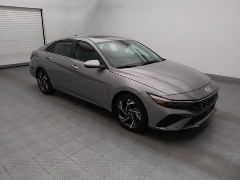 Used 2025 Hyundai Elantra SEL FWD image 11