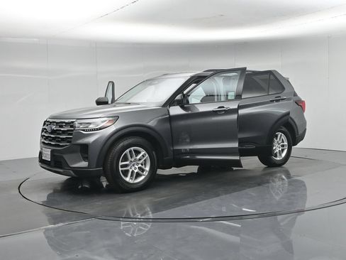 Certified 2025 Ford Explorer Active RWD image 34