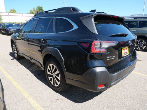 Used 2023 Subaru Outback Premium AWD/4WD image 6