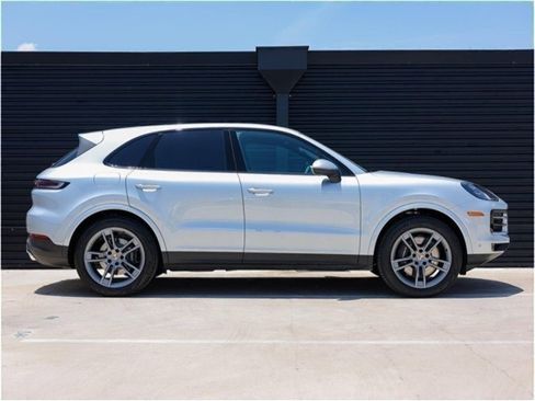 New 2025 Porsche Cayenne image 8