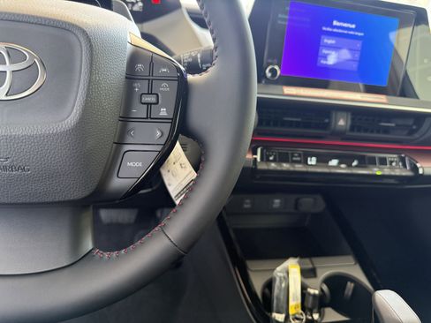 Certified 2025 Toyota Prius Plug-In Hybrid image 10