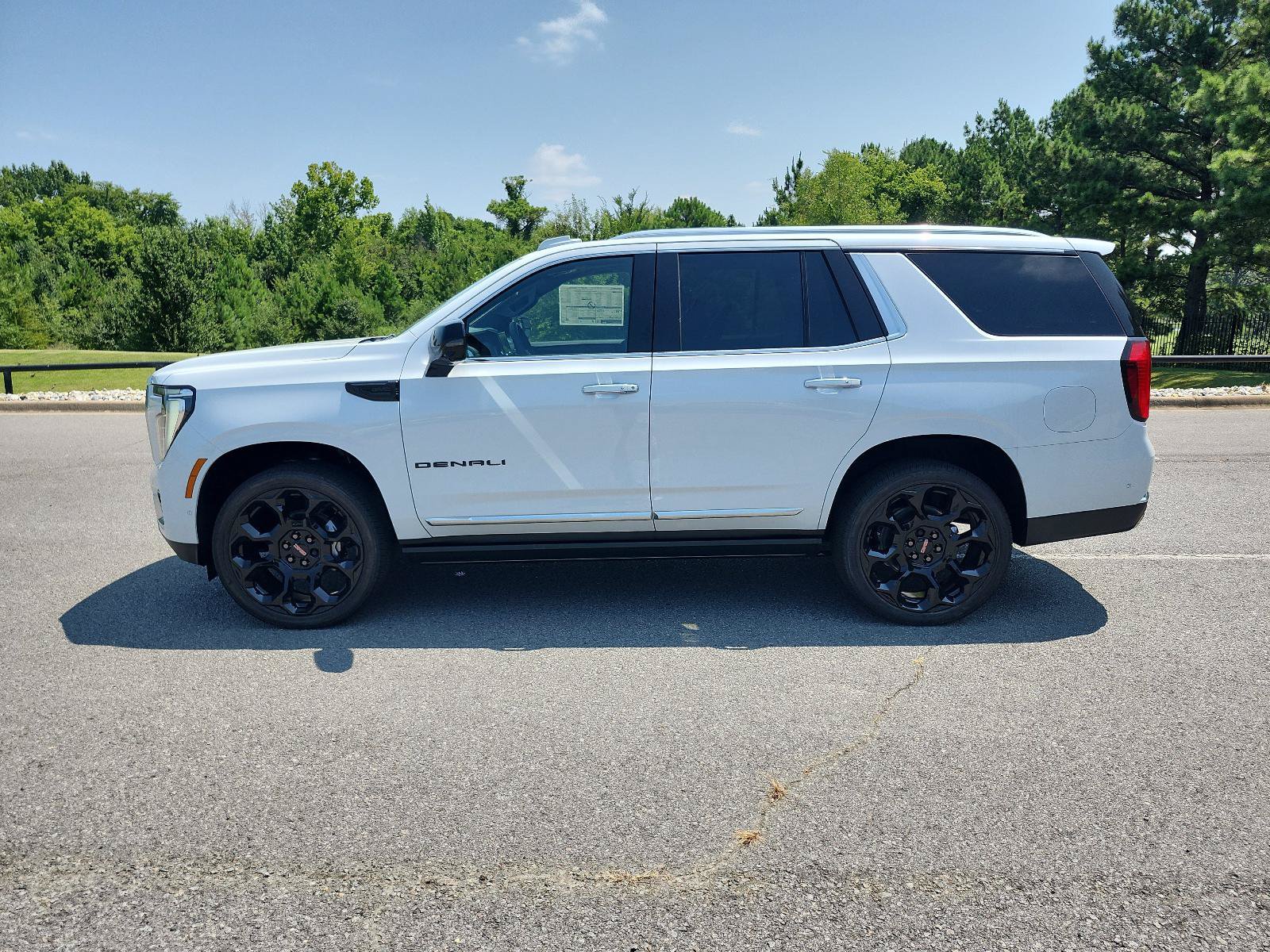 New 2026 GMC Yukon Denali w/ Denali Reserve Package AWD/4WD image 2
