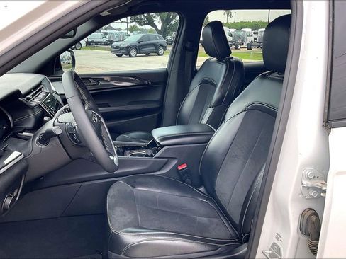Used 2023 Jeep Grand Cherokee L Laredo AWD/4WD image 17