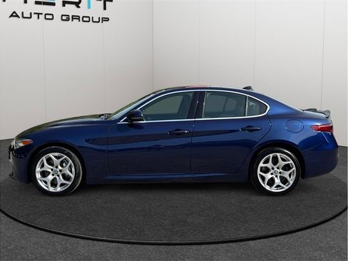 Used 2020 Alfa Romeo Giulia Ti w/ Active Blind Spot Package AWD/4WD image 5