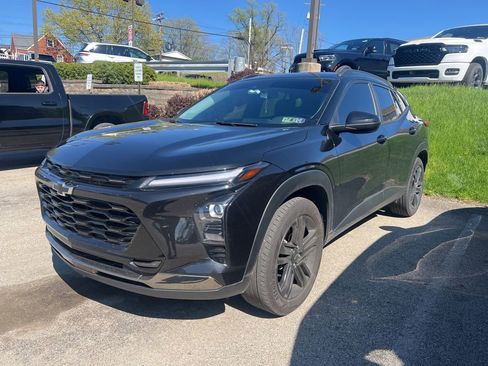 Used 2024 Chevrolet Trax ACTIV w/ Sunroof Package image 2