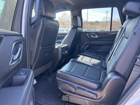 Used 2022 GMC Yukon SLE image 7