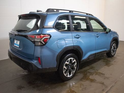 Used 2025 Subaru Forester AWD/4WD image 4