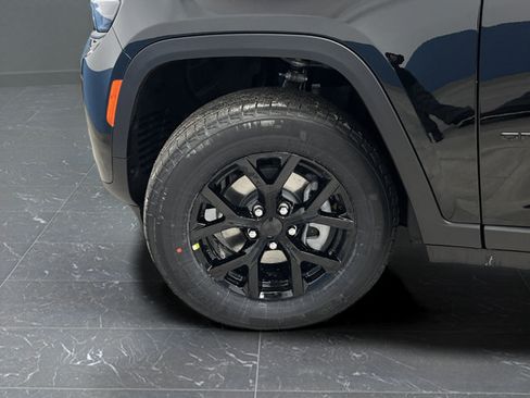 New 2026 Jeep Grand Cherokee Altitude AWD/4WD image 35