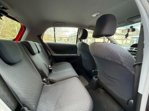 Used 2010 Toyota Yaris 4-Door Hatchback image 16