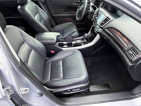 Used 2017 Honda Accord Touring image 25