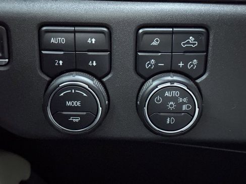 Used 2022 Chevrolet Silverado 1500 ZR2 image 25