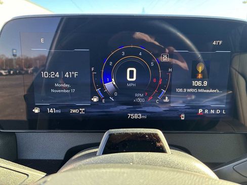 Certified 2025 Chevrolet Traverse RS image 11