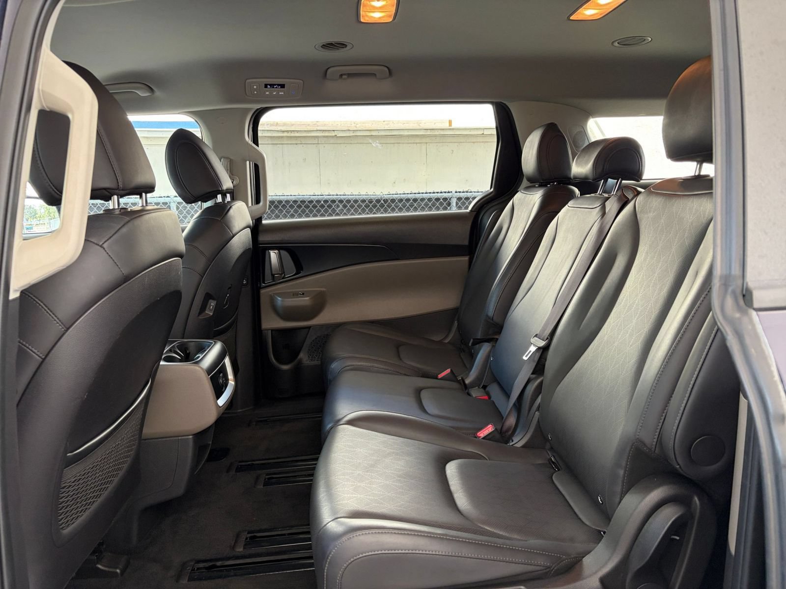 Used 2026 Kia Carnival FWD image 27