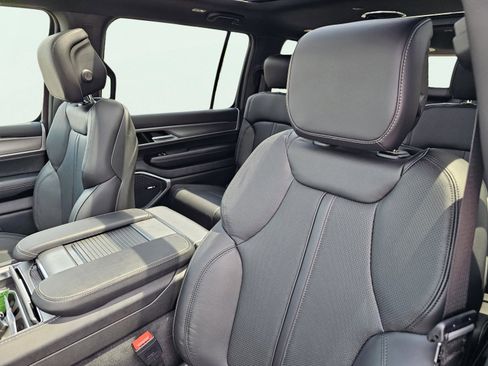 New 2026 Jeep Grand Wagoneer 2WD image 18