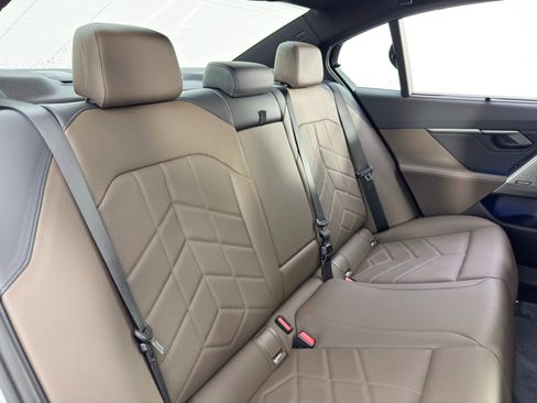 Used 2024 BMW i5 eDrive40 w/ M Sport Package image 46