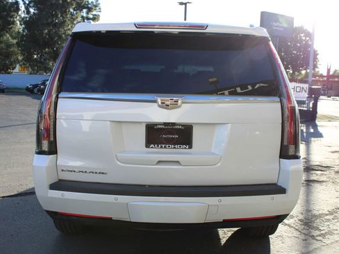 Used 2019 Cadillac Escalade Luxury image 8