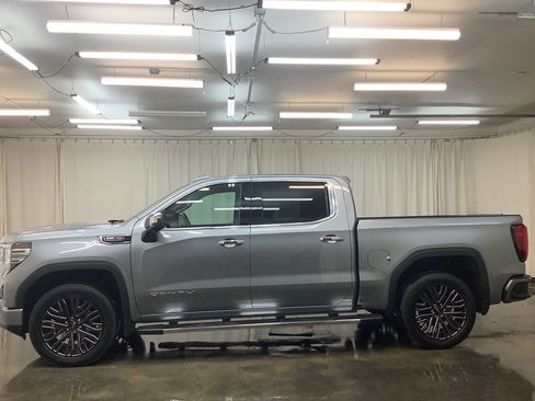 Used 2025 GMC Sierra 1500 Denali AWD/4WD image 9