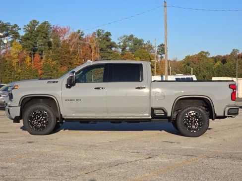 Used 2024 Chevrolet Silverado 2500 LTZ w/ LTZ Plus Package image 2