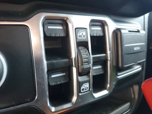 Used 2025 Jeep Wrangler Unlimited Sport AWD/4WD image 16