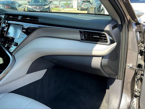 Used 2020 Toyota Camry SE image 16