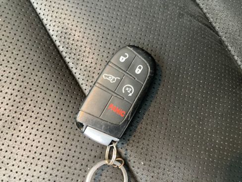 Used 2019 Jeep Grand Cherokee Altitude image 33