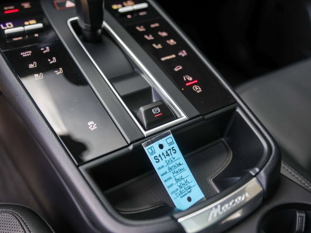 Certified 2026 Porsche Macan AWD/4WD image 27
