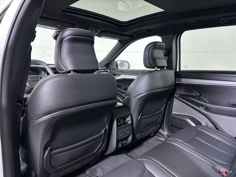 Used 2024 Jeep Wagoneer Launch Edition image 22