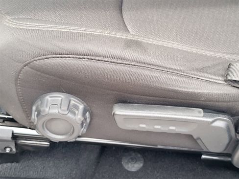 Used 2023 Jeep Wrangler Sport S image 23