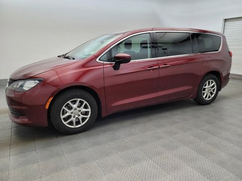 Used 2017 Chrysler Pacifica Touring FWD image 2
