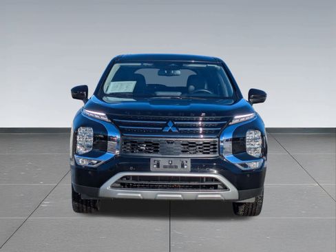 Used 2023 Mitsubishi Outlander SE image 9