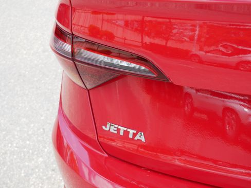 Used 2019 Volkswagen Jetta SE w/ Cold Weather Package FWD image 17