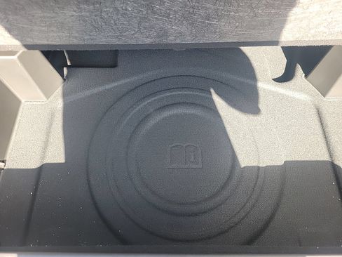 Used 2023 GMC Terrain SLT w/ LPO, Floor Liner Package FWD image 17