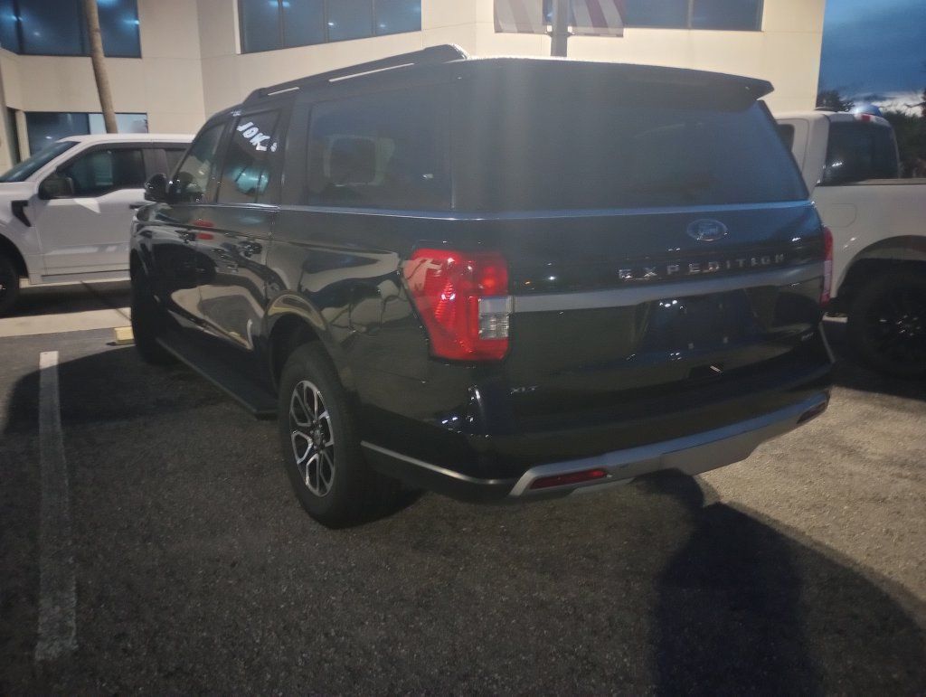 Used 2024 Ford Expedition Max XLT AWD/4WD image 3