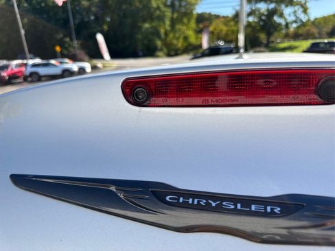 Used 2022 Chrysler 300 Touring L image 15