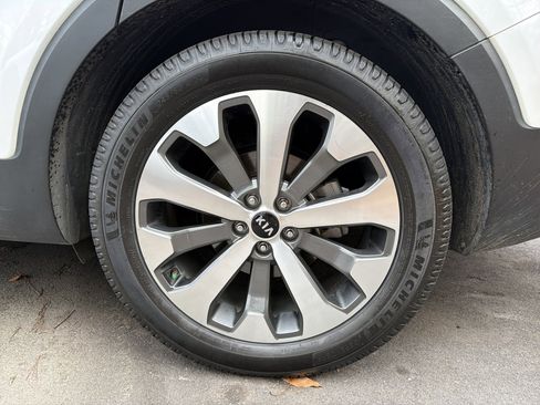 Used 2020 Kia Telluride EX w/ EX Premium Package image 16