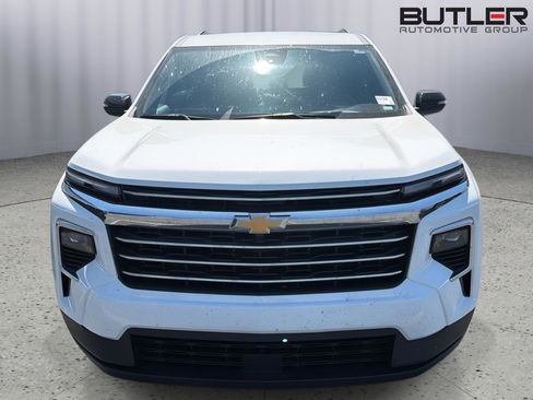 Used 2025 Chevrolet Traverse LT image 4