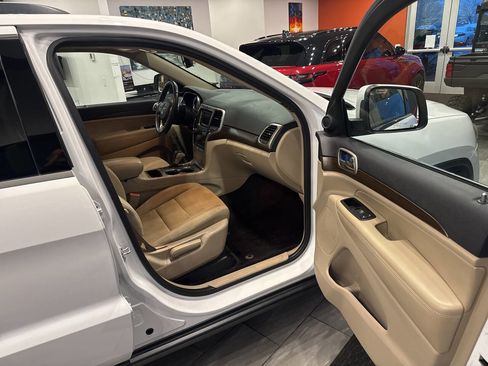 Used 2016 Jeep Grand Cherokee Laredo w/ Quick Order Package 23E image 27