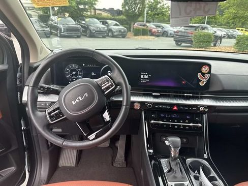 Certified 2023 Kia Carnival SX Prestige FWD image 4