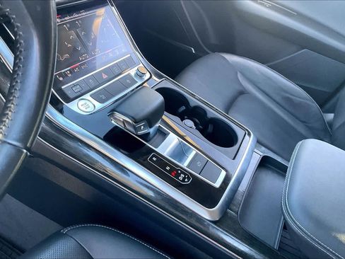 Used 2019 Audi Q8 Premium Plus w/ Premium Plus AWD/4WD image 17
