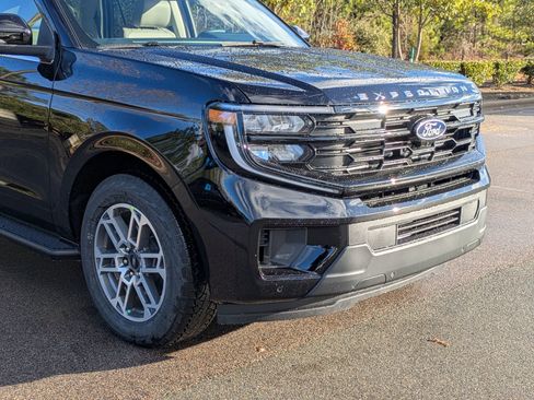 New 2025 Ford Expedition Active image 10