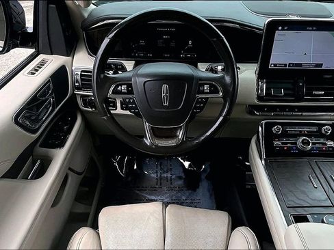 Used 2018 Lincoln Navigator Reserve AWD/4WD image 17
