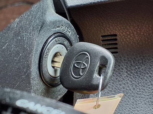 Used 2015 Toyota Corolla LE FWD image 25