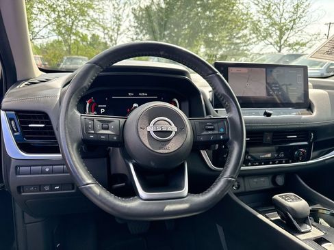 Used 2024 Nissan Rogue SL AWD/4WD image 11